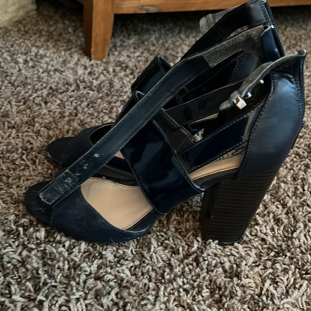 Navy heels - Picture 2 of 2